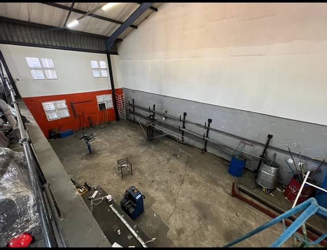 279M² WAREHOUSE TO LET IN LASER PARK